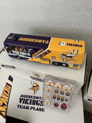 Danbury Como Nuevo Minnesota Vikings NFL Conjunto Coche Camión Chevy y Autobús en Caja SIN CERTIFICADO DE AUTENTICIDAD - Imagen 4 de 8