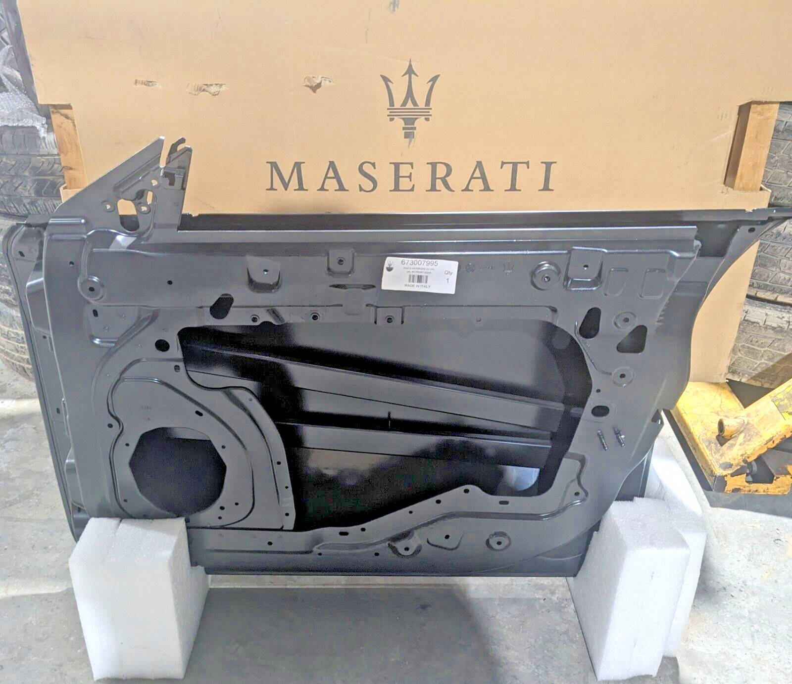 2014-2018 Maserati Ghibli Front Right Passenger Door Shell 673007995 OEM
