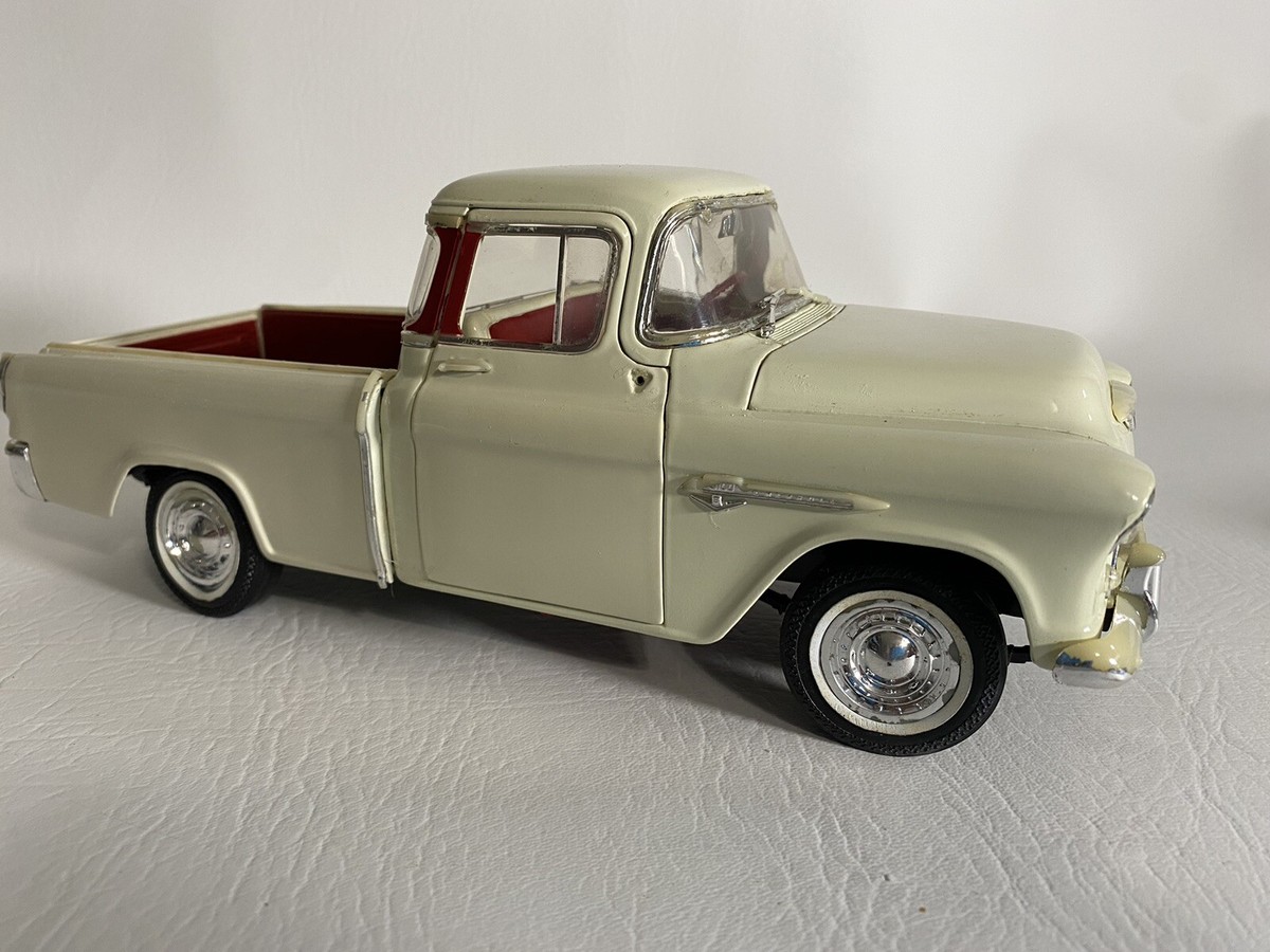 Vintage ERTL American Muscle 1955 Chevy 3100 Cameo 1:18 scale