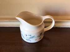 VTG 1993 Pfaltzgraff Gravy Or Sauce Boat Bowl April Floral Pattern USA