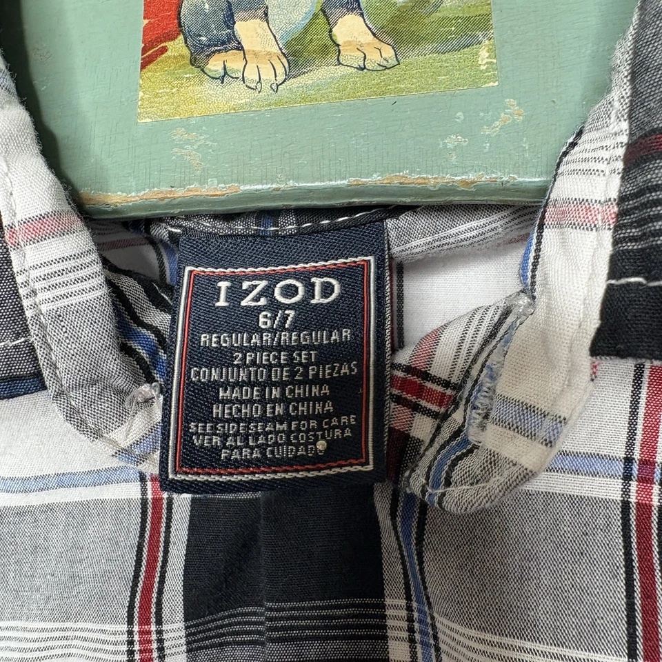 IZOD 男孩常规 6/7 黑色红色白色格子长袖纽扣二手二手状况完好 — 第 3/4 张图片