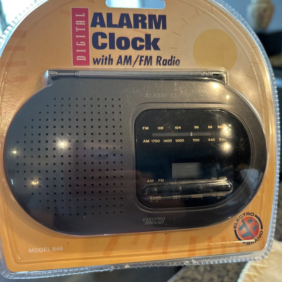 Vintage New Electro Brand AM/FM Alarm Clock Radio Model 846 Takes 3 AA Batteries - Image 2 of 4