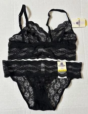 B.tempt'd Sexy Black Lace Kiss Bralette & Panty Set #910182 & #978182 Medium New