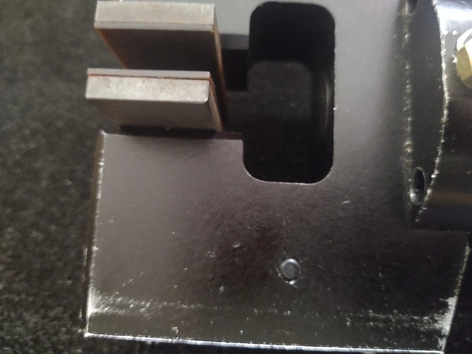 Instron Pneumatic Grip W/ Rubber Coated 1x3 Faces. 2 year warranty. - Изображение 3 из 3