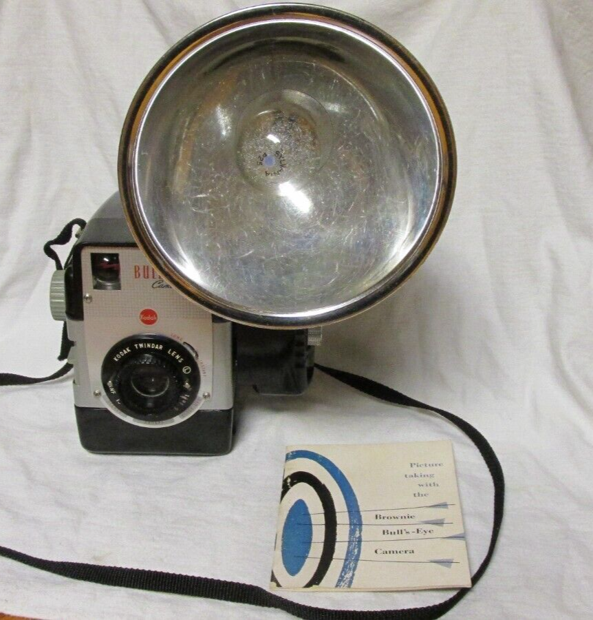 Vintage 1950s Kodak Brownie Bull's-Eye Camera with Flash & Bulb ...