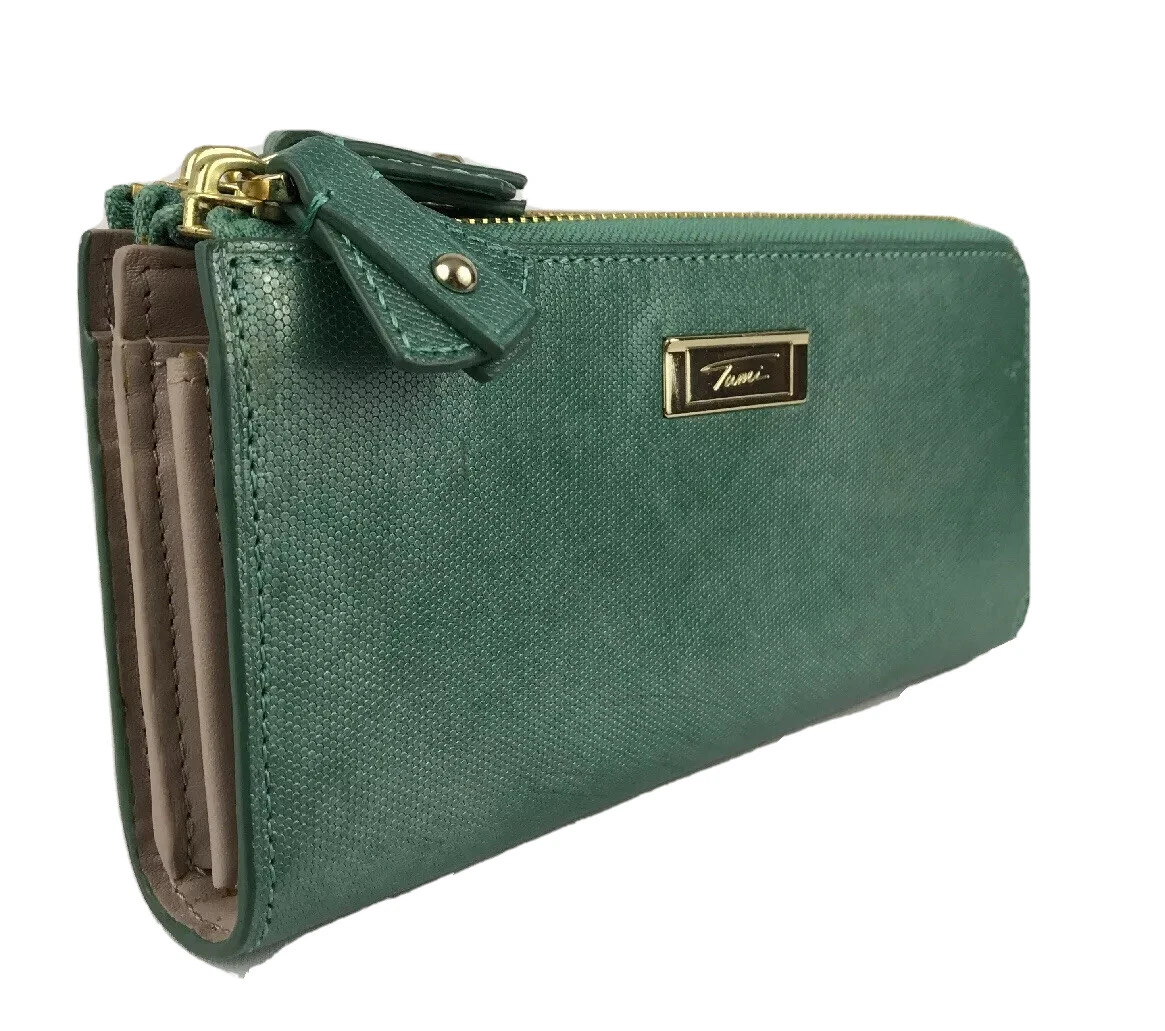 Baggit store passport wallet