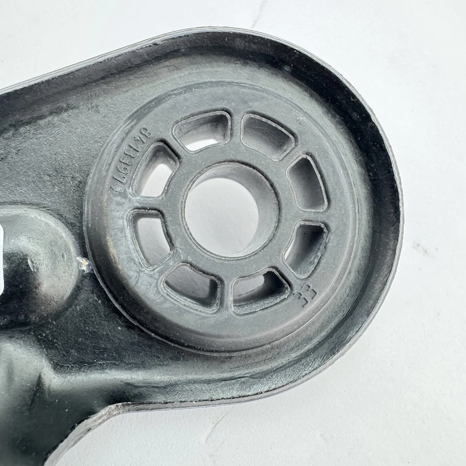 Radiador de motor de gasolina Buick Enclave 2018-2024 3,6 L V6 soporte superior izquierdo OEM Foto 4 de 4