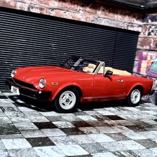 1/18 AUTOart Fiat 124 Sport Spider 2000