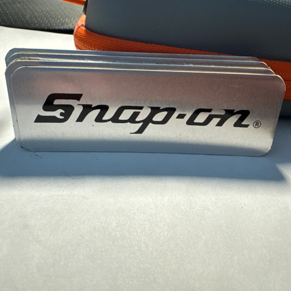 ШЕСТЬ (6) SNAP-ON инструментарий логотипы тиски значок алюминиевая эмблема стикер этикетка неправильный - Изображение 4 из 4