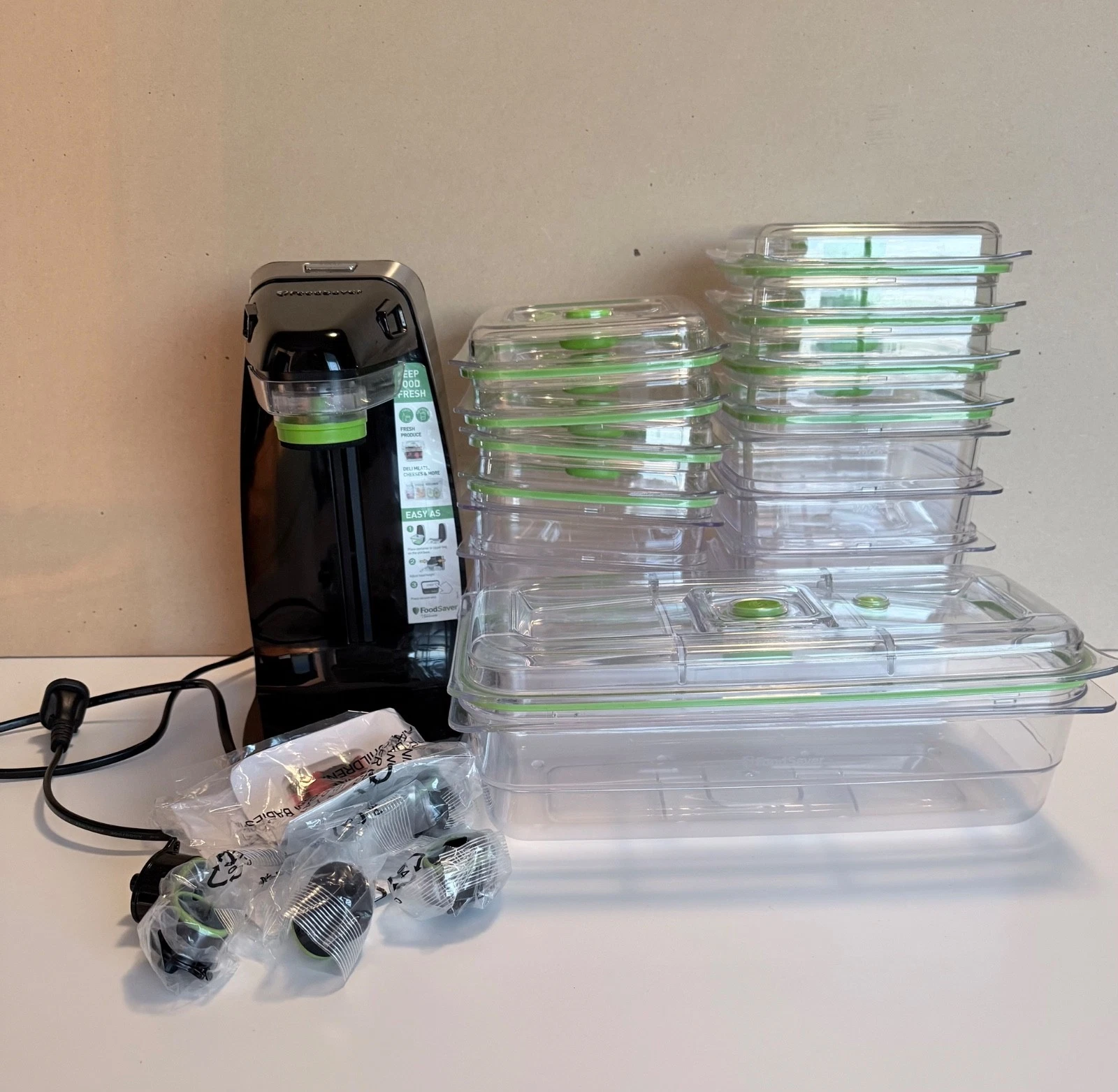 FoodSaver VS1300 Vacuum Sealer Bundle + 9 Containers & Lids Sunbeam