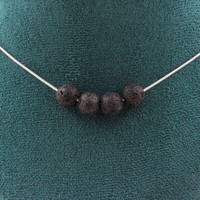 Mineralien Und Edelsteine. Halskette 4 Perlen Lava 8 Mm. Kette Aus Edelstahl