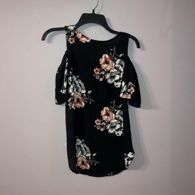 Black floral blouse potters pot size XS Flowers are red and white #1771
