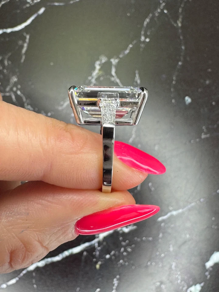 BIGGEST 16 Carat Total Weight IGI Certified F Color VVS2 Emerald Cut Lab Ring - Image 4 of 4