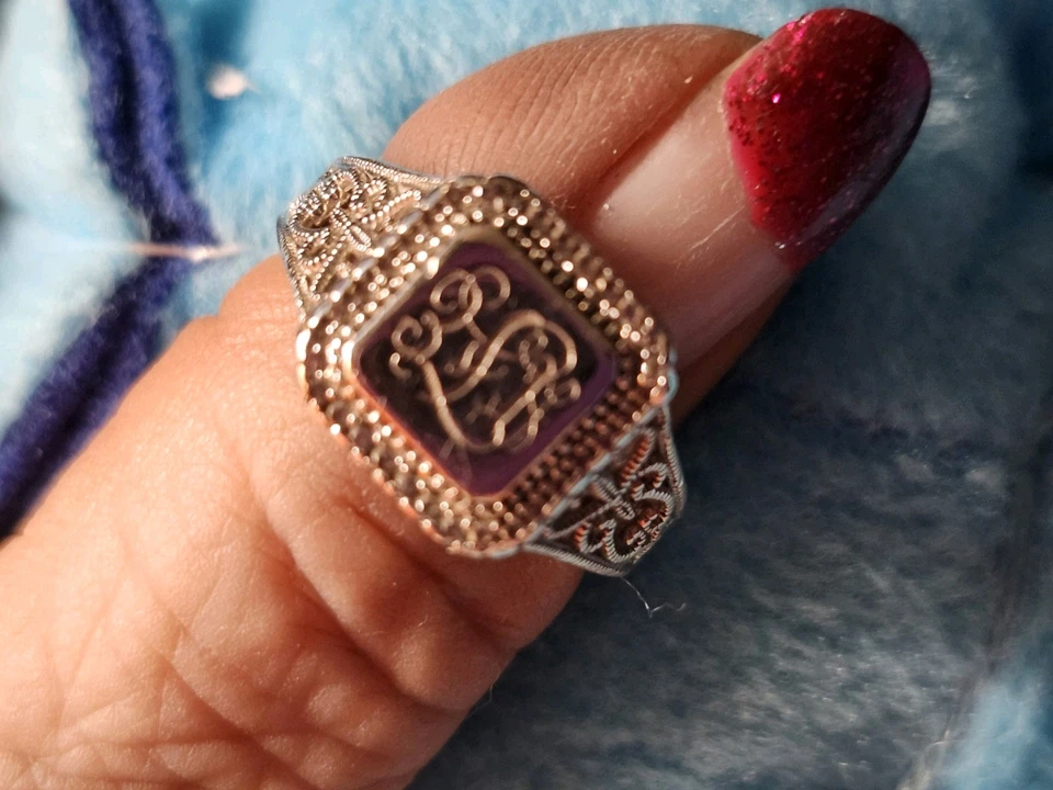 Harley Davison Ladies Ring Square With Stones Around It With HD In Center.size 7 - Image 2 of 4