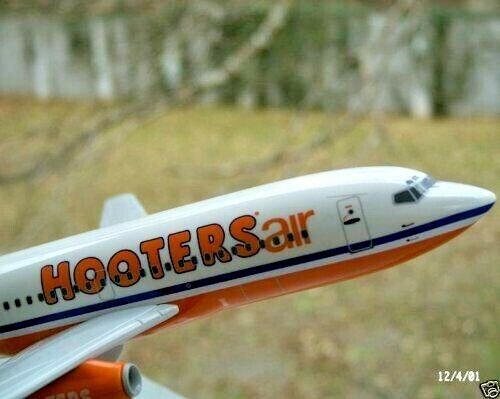 Hooters Air Boeing 737-200 Scale 1:130 Airplane Model Defunct Airlines - New - Picture 3 of 17