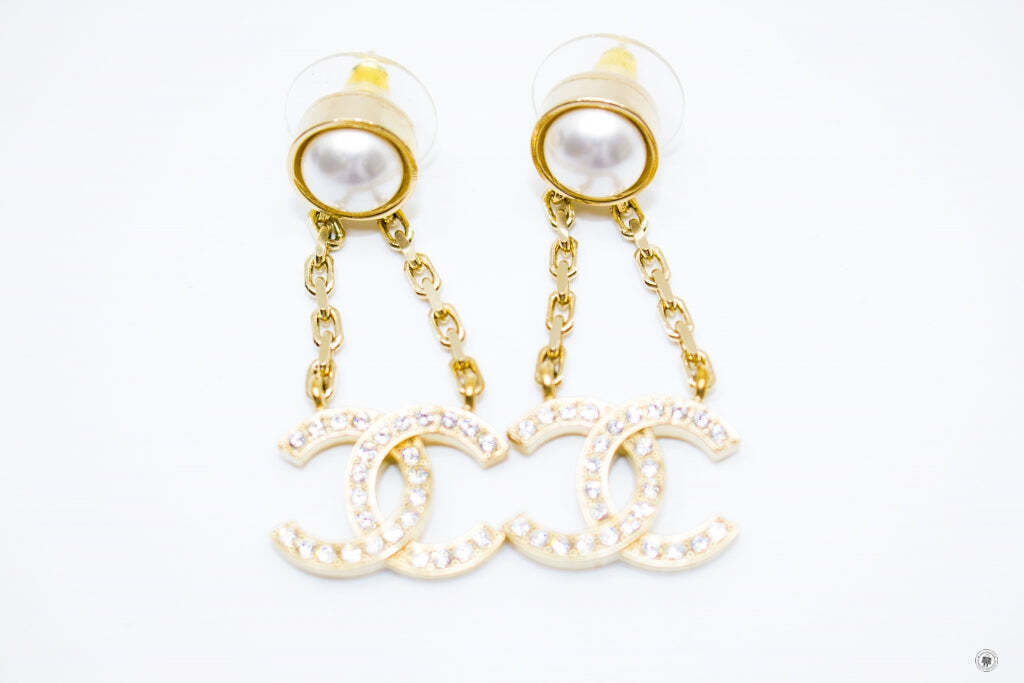 NEW Chanel Pearl With CC Logo Gold Metal Earrings AUTHENTIC NWT
