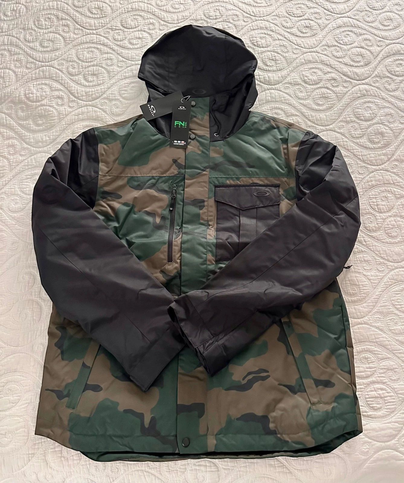 New B1B Oakley • Core Divisional RC Camo Hunter FN 10K Jacket - Men's Large L