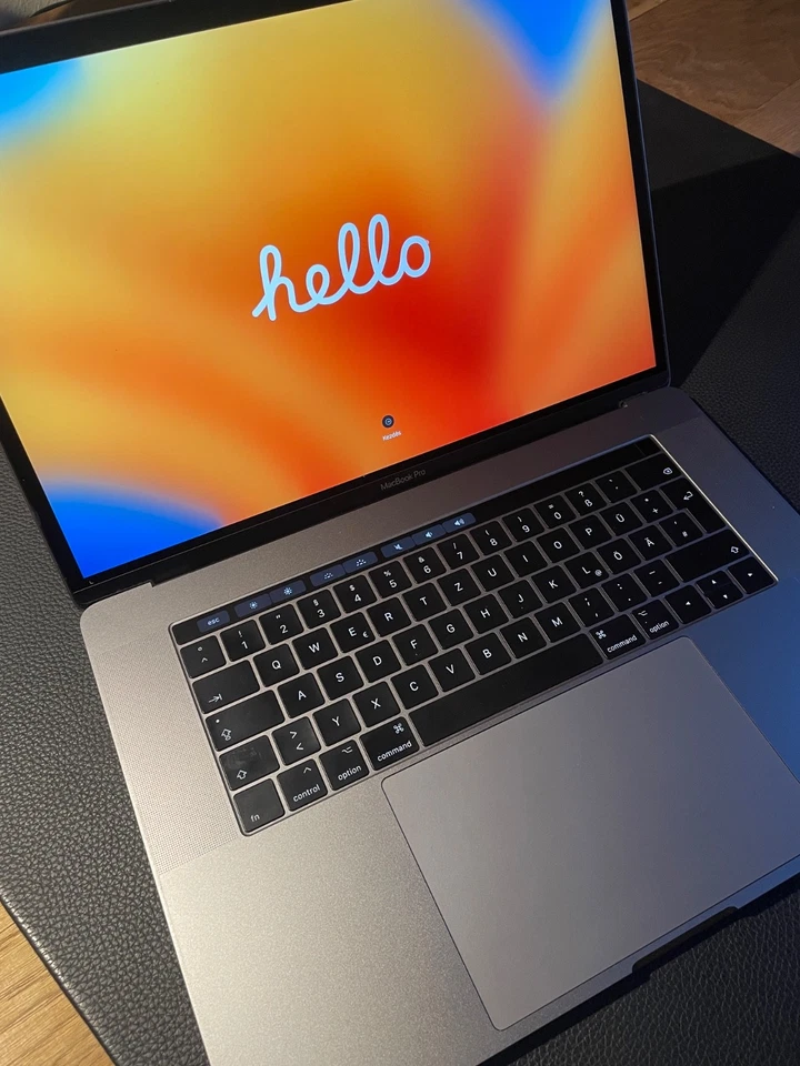 Apple MacBook Pro 15" 2017 · i7 · 16GB · 500GB, Foto 1 von 5