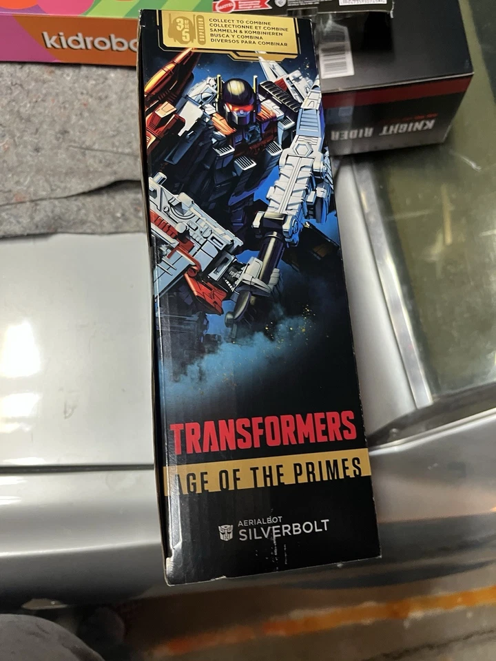 Hasbro Transformers Age of the Primes Commander Class Aerialbot Silverbolt - Image 3 of 4