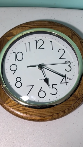 Eiche mit Goldrand Quarz runde Wanduhr 11" geprüft funktioniert Vintage - Video 1 von 1