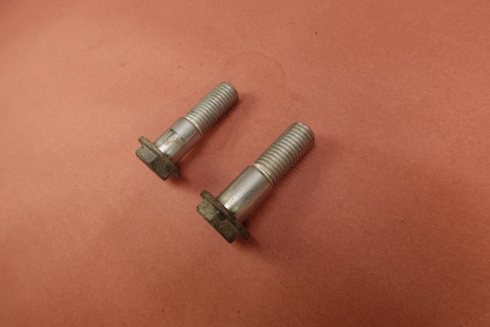 Harley Davidson Sportster 1200 XL1200N 2007-2012 brazo oscilante pernos Foto 2 de 4