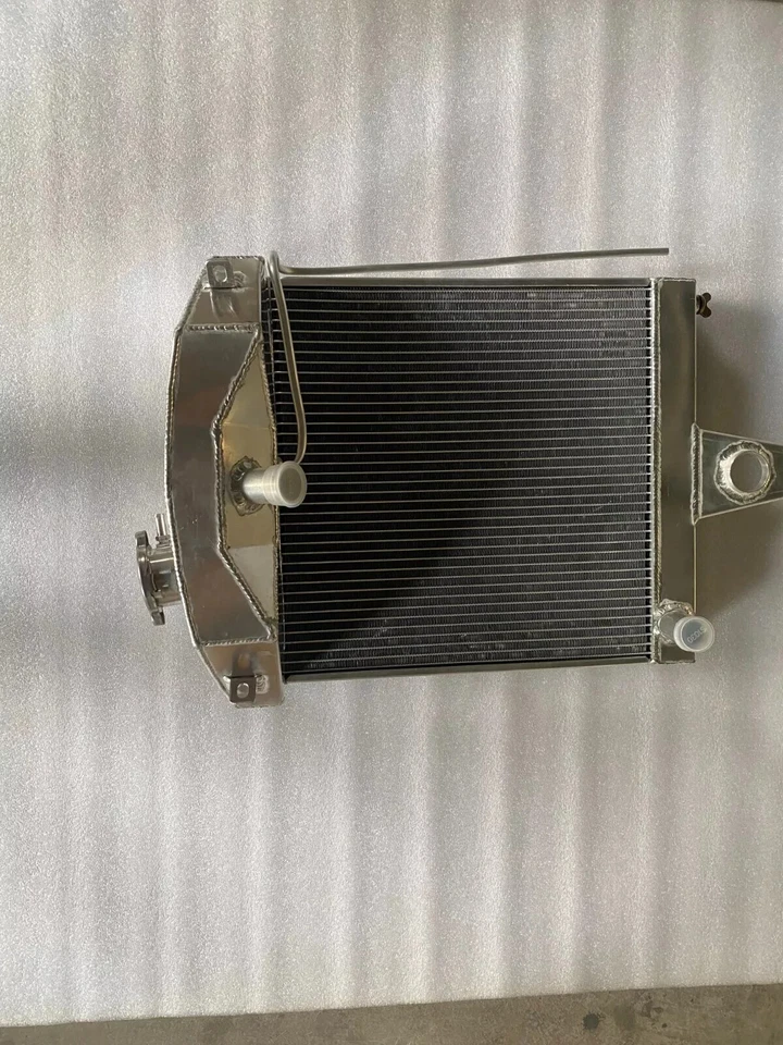 Radiador Personalizado Para Mercedes Benz MB V170 136 Radiador Sin Soporte Foto 3 de 4