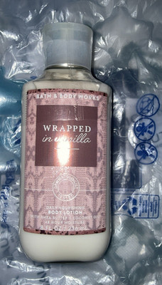 Bath & Body Works Wrapped in Vanilla Hydrating Body Lotion w/ Vitamin E 8 oz