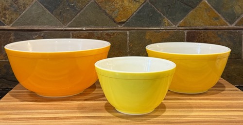 VTG Pyrex Citrus Daisy Yellow/Orange Mixing Bowls Nesting Set 3 401 402 403