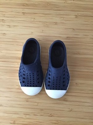 Native C6 toddler Jefferson shoes navy blue waterproof sandals