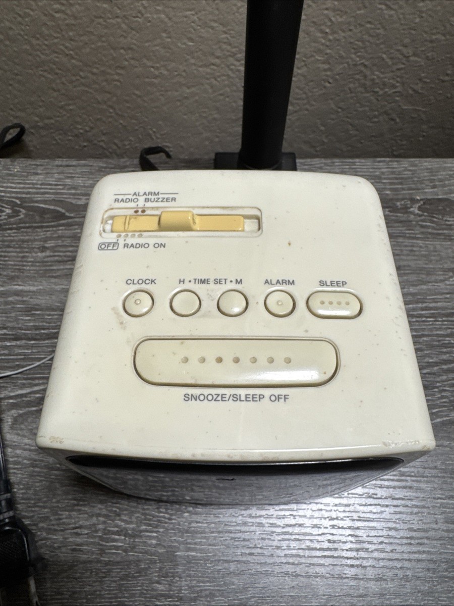 SONY ICF-C122 Dream Machine Cube AM/FM Radio Alarm Clock Vintage