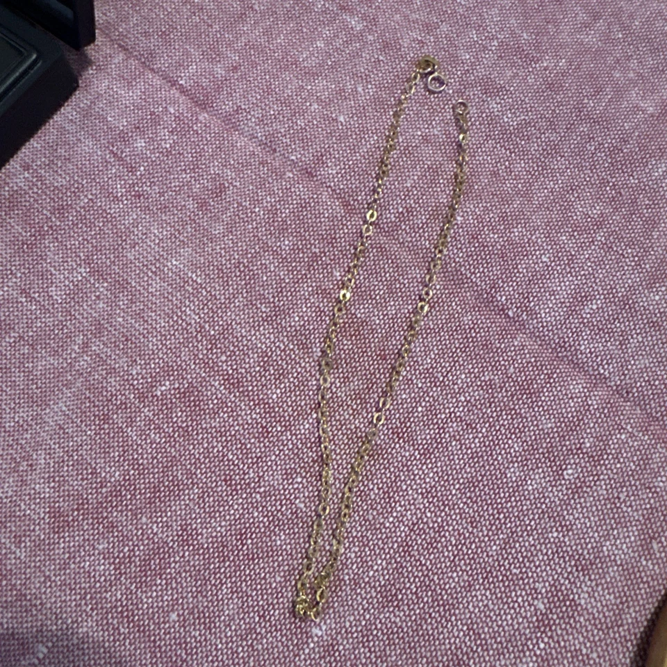 10k gold bracelet. 10.5 In Long.  1.0 Grams.  Marked. - Image 2 of 4