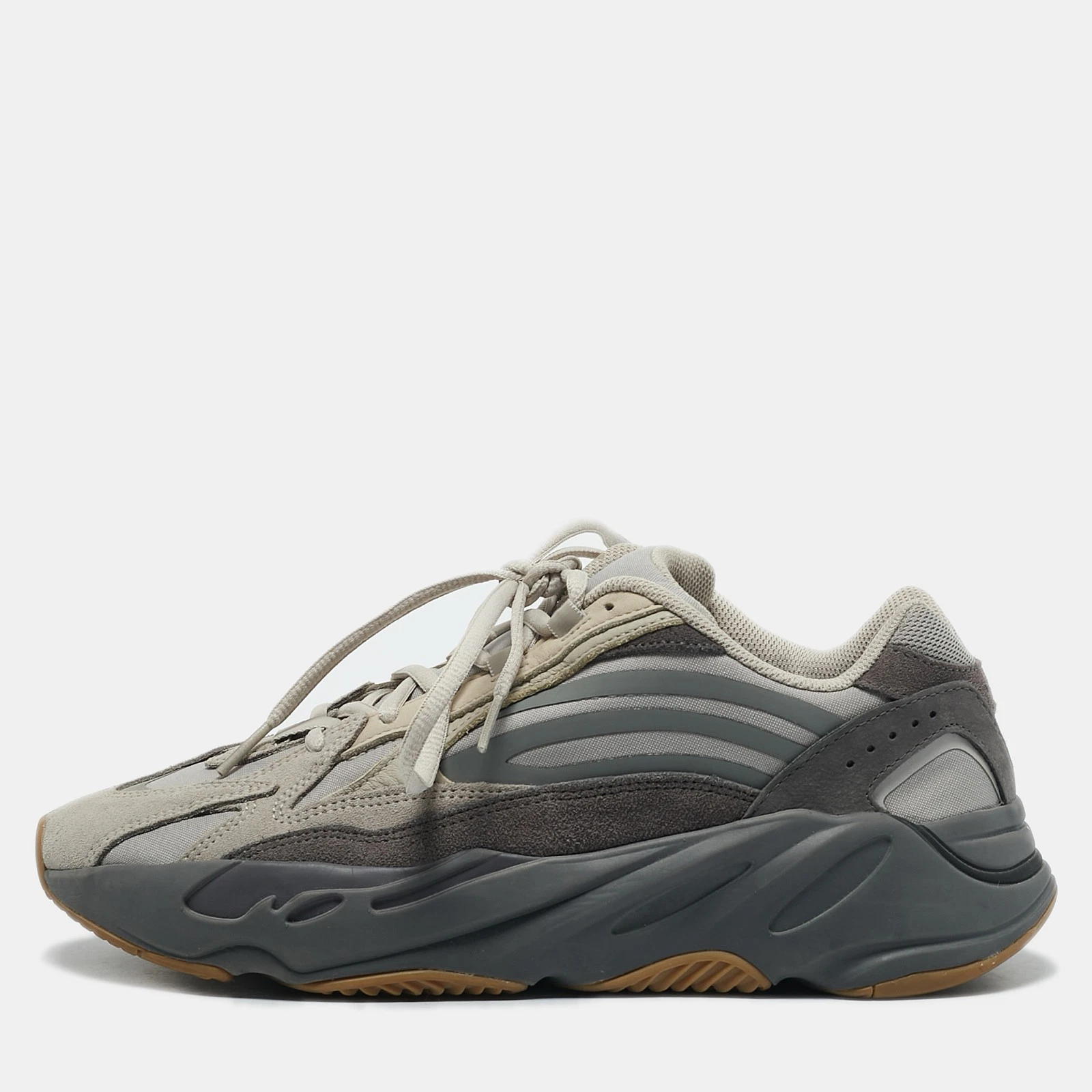 Sneakers statiche Yeezy x Adidas grigio bianco scamosciato e nabuk Boost 700 V2 taglia 42