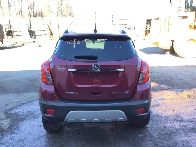 Puerta trasera Buick Encore 2013-2022 roja con alerón Foto 4 de 4