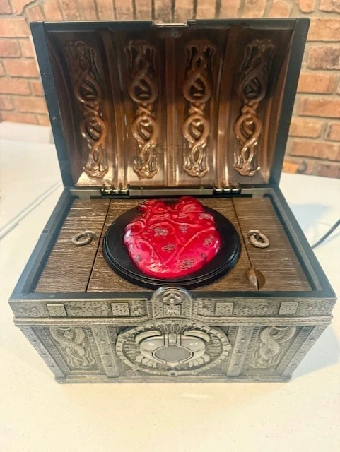 Working Disney Pirates of the Caribbean Treasure Chest CD Player Boombox Read