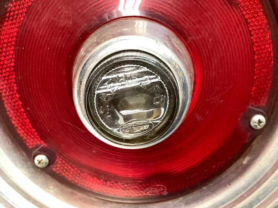 Ford Falcon Sprint Futura 1963 sedán convertible luz trasera con respaldo Foto 4 de 4