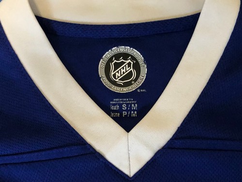 Kids Size S/M Reebok Toronto Maple Leafs Jersey Used- Great condition - Picture 6 of 10