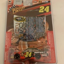 NASCAR 1:64 Winners Circle #24 Jeff Gordon DuPont GM 2009