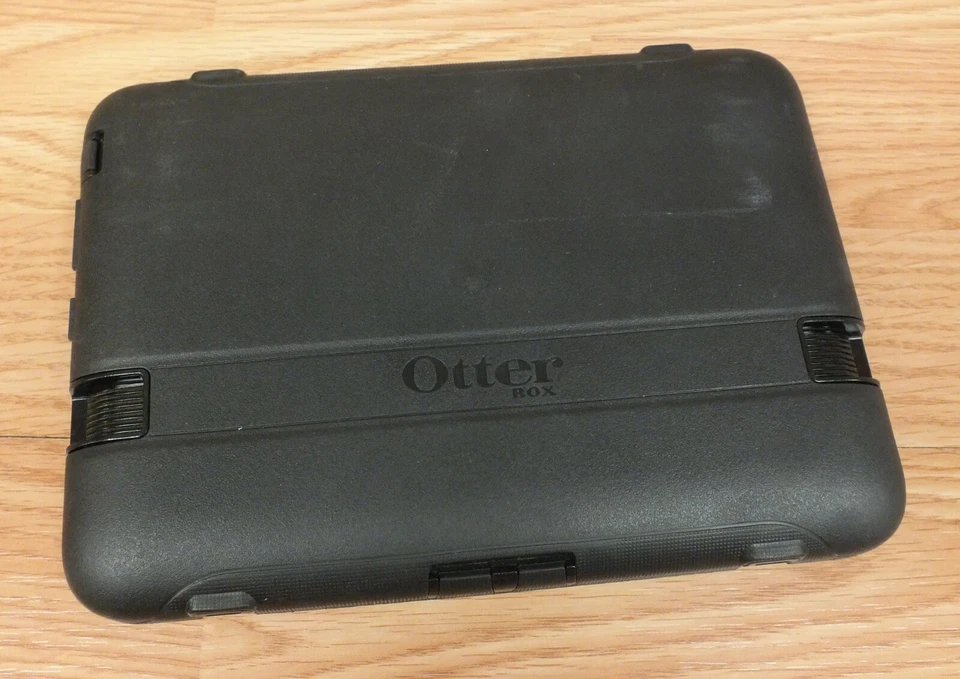 Amazon Kindle Fire 1st Generation 16GB Black 7 Inch Tablet w/ Wi-Fi & Otterbox! - Image 4 of 4