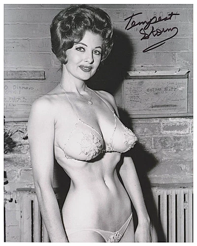 TEMPEST STORM ACTRESS AND BURLESQUE PERFORMER 8x10 Photograph