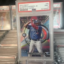 Vladimir Guerrero Jr. 2023 Topps Finest  #85 Red/Black Vapor Refractor /10 PSA9
