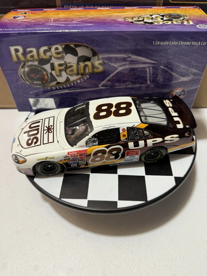 RARO* Dale Jarrett COLOR CHROME #88 UPS 2002 1/24 Nascar Diecast - Imagem 2 de 4