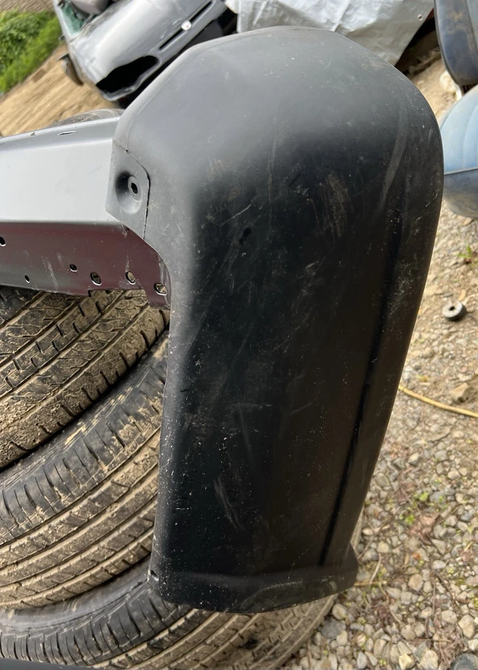 Parachoques trasero Jeep Cherokee 1997-2001 de metal negro con tapas texturizadas nunca usado Foto 3 de 4