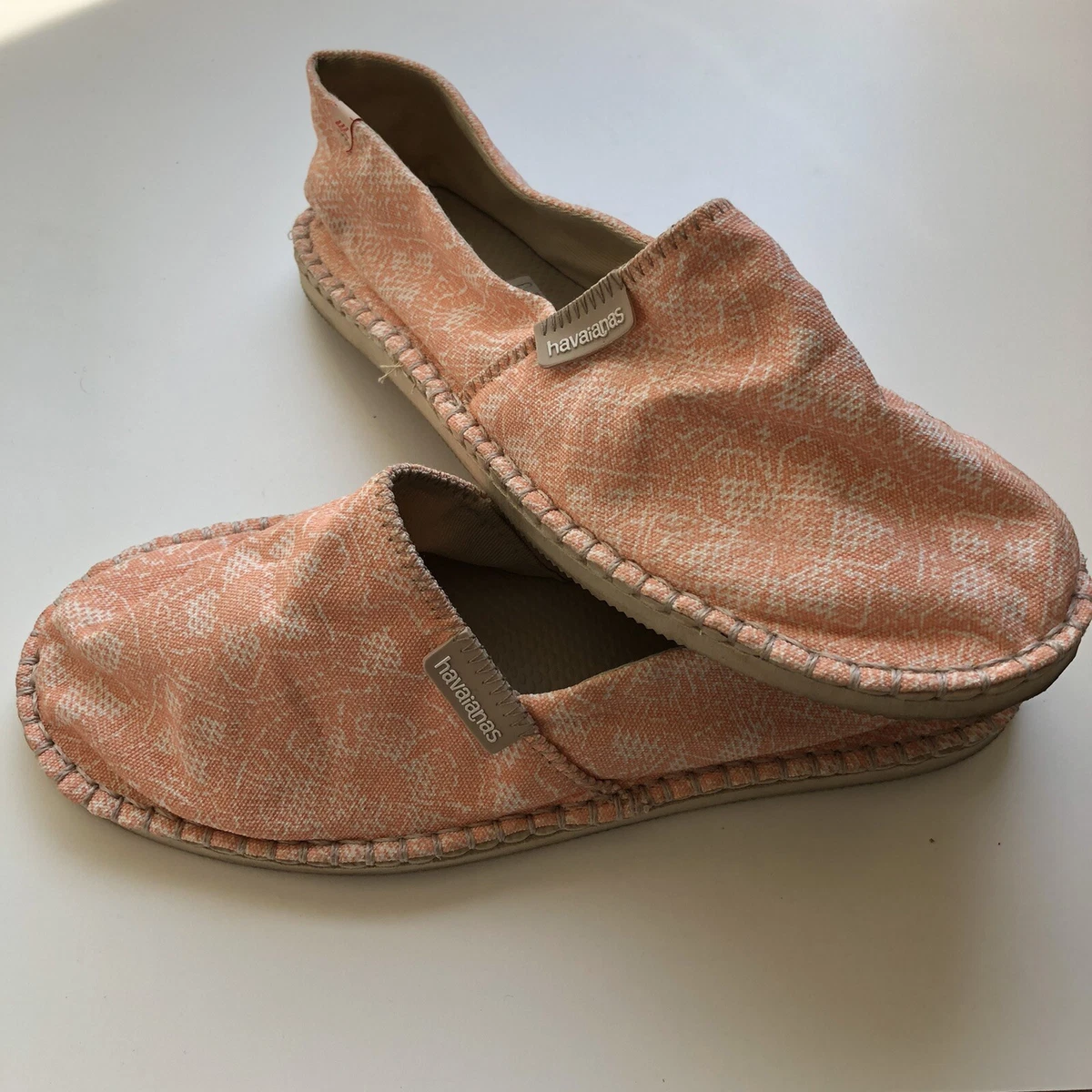 Havaianas slip on best sale shoes