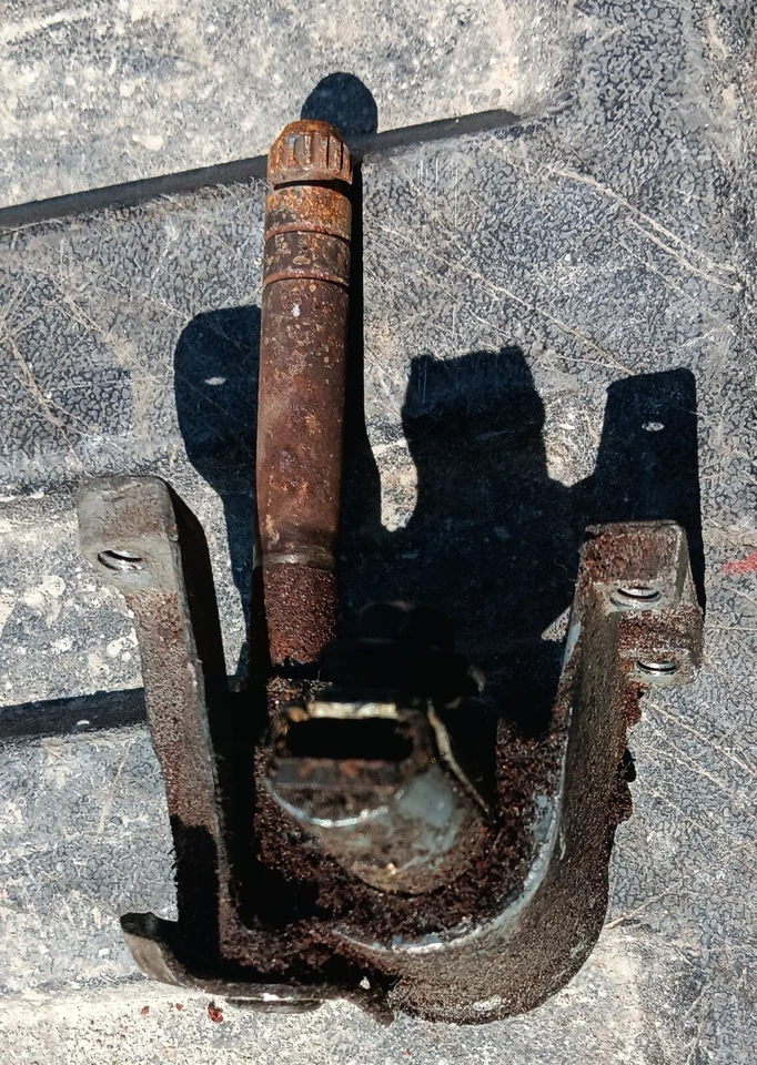 Control de manivela de alerón/ventilación del lado del pasajero de un Pontiac LeMans 1971 Foto 3 de 4