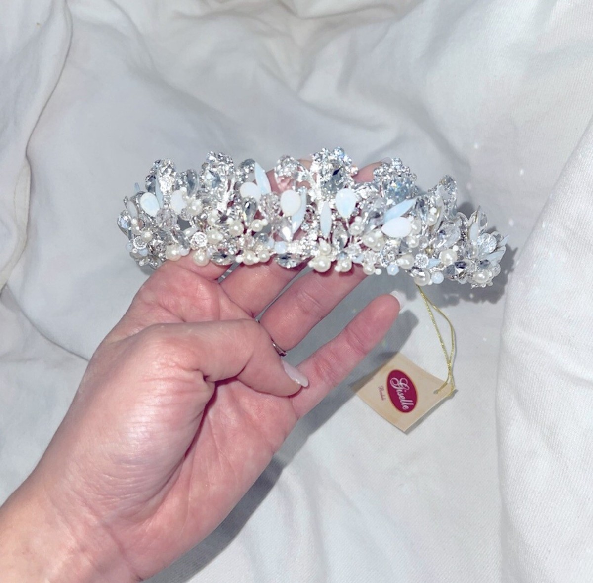 Giselle Bridal beaded pearl Tiara (silver) never been worn. Perle d main image 4