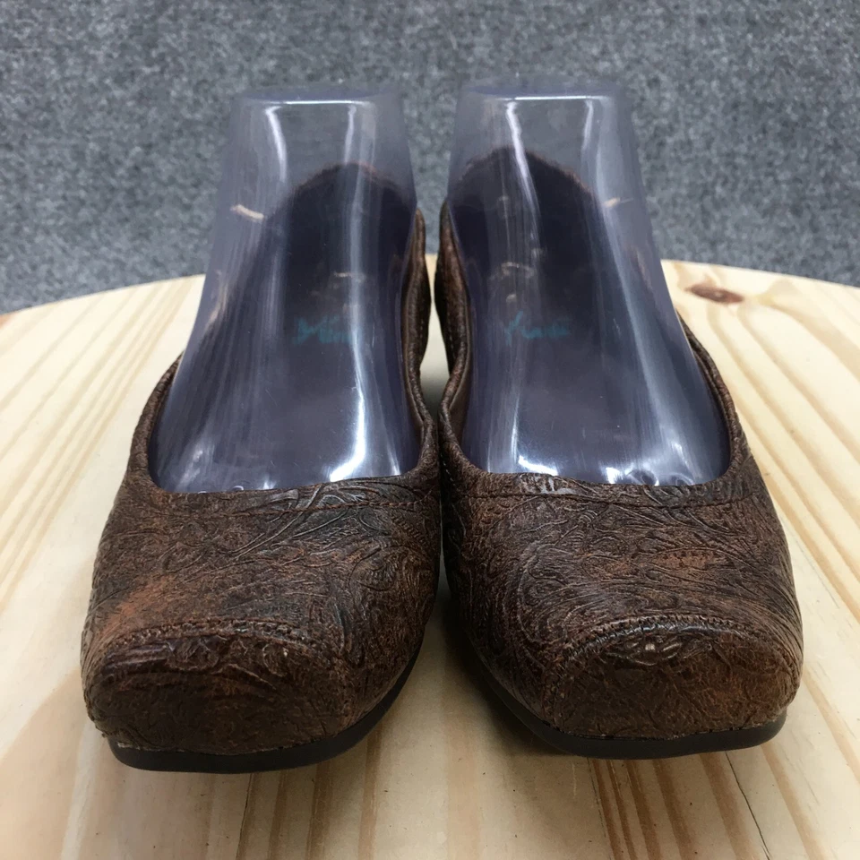 Yuu Zapatos Mujer 7 M Impress Floral Repujado Ballet Pisos Informales Marrón Sin Cordones Foto 4 de 4