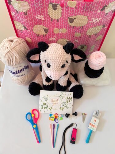 Plush Darla The Dairy Cow Crochet Kit INCLUDING TOTE BAG, Beginner Friendly Set - Picture 1 of 10