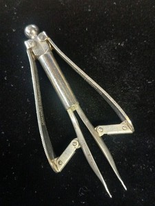 Vintage Segal Auto-Tweezer Mechanical Hair Remover - Retro Beauty Tool