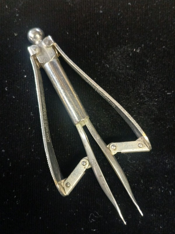 Vintage Segal Auto-Tweezer Mechanical Hair Remover - Retro Beauty Tool