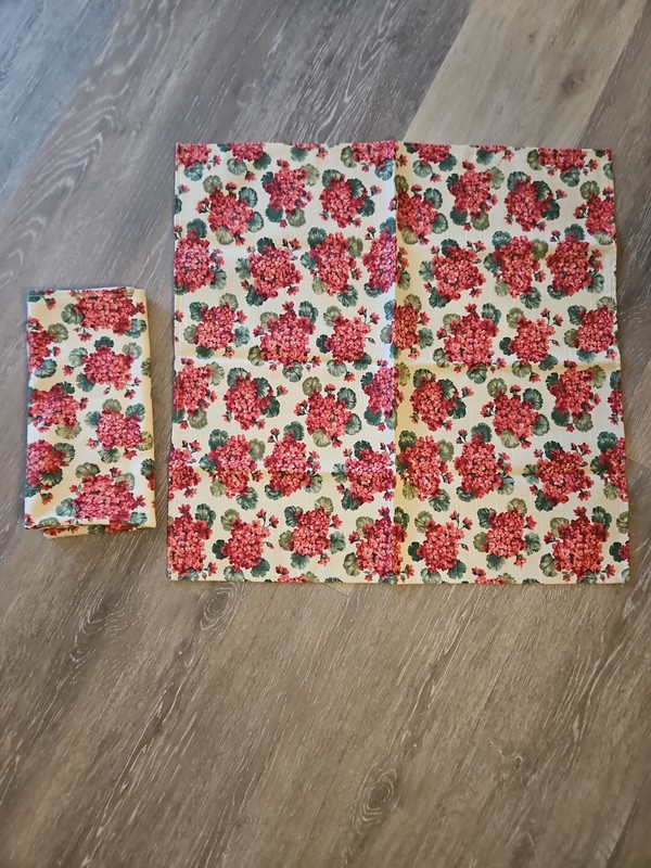 Longaberger Geranium Fabric Napkins Set of [2] Grandma Bonnie 19.5"
